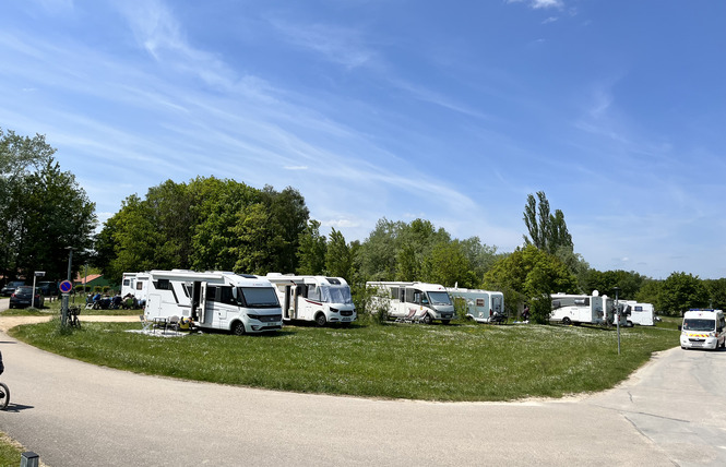 AIRE DE STATIONNEMENT CAMPING-CAR CONFORT DU LAC DE MADINE - HEUDICOURT 1 - Heudicourt-sous-les-Côtes